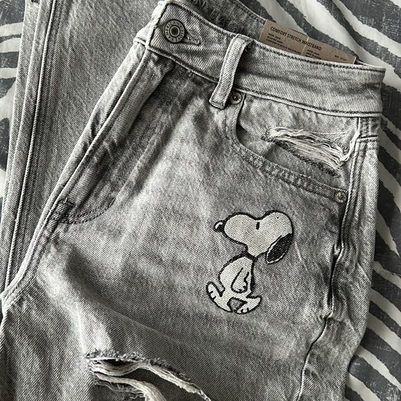 Peanuts American Eagle Mom Jeans - Picture 4 of 7